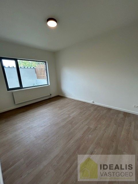IDEALIS VASTGOED  - Recent gerenoveerd instapklaar appartement met 2 slaapkamers in hartje Neerpelt. Het appartement is gelegen middenin het centrum van Neerpelt op wandelafstand van horeca, shopping en openbaar vervoer! foto 12