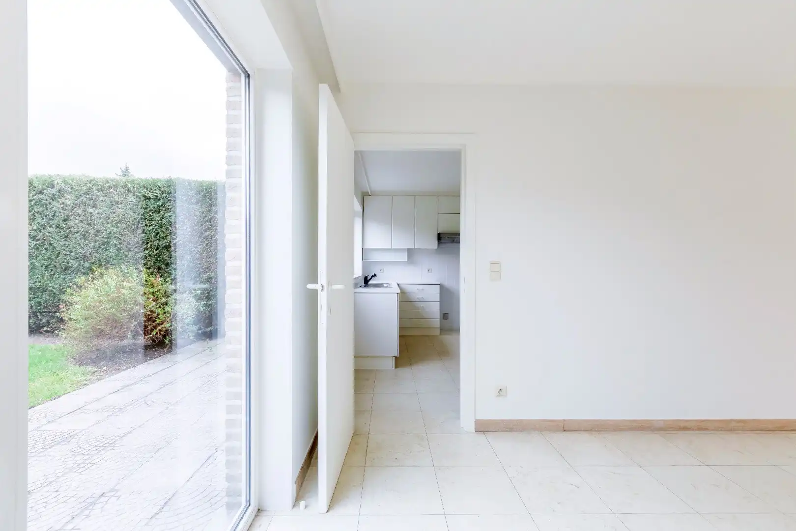 Gunstig gelegen instapklare woning in rij met garage en toffe tuin foto 7
