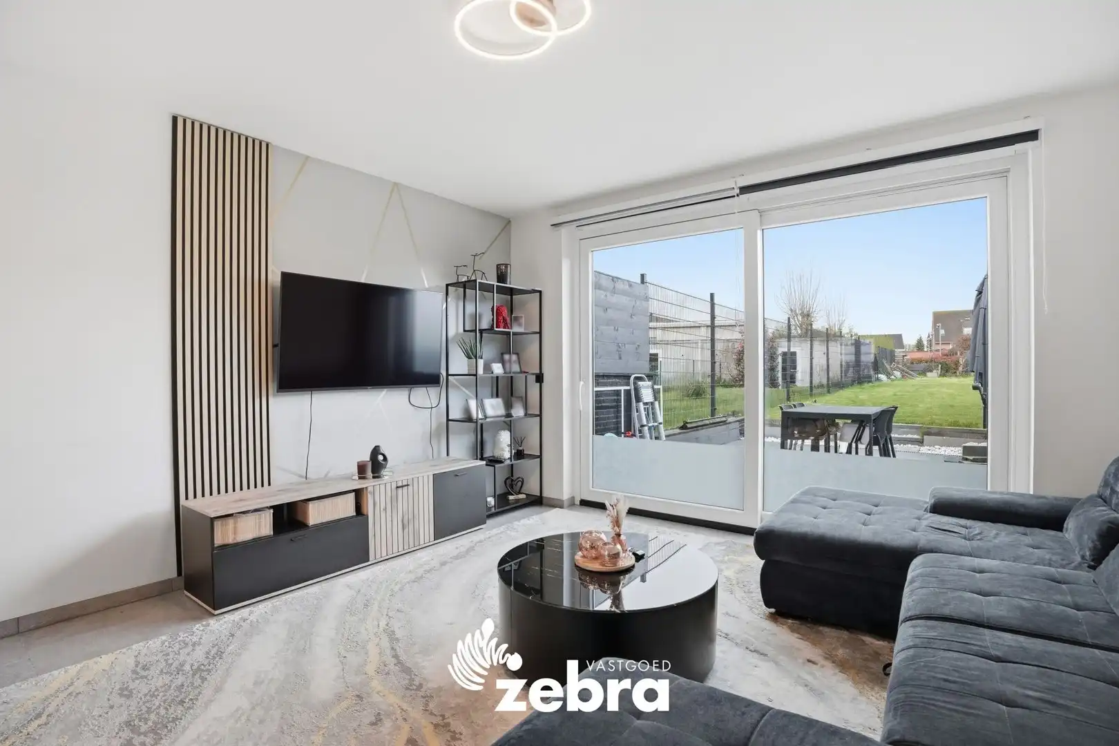 Gerenoveerde rijwoning met uitweg te Roeselare! foto 5