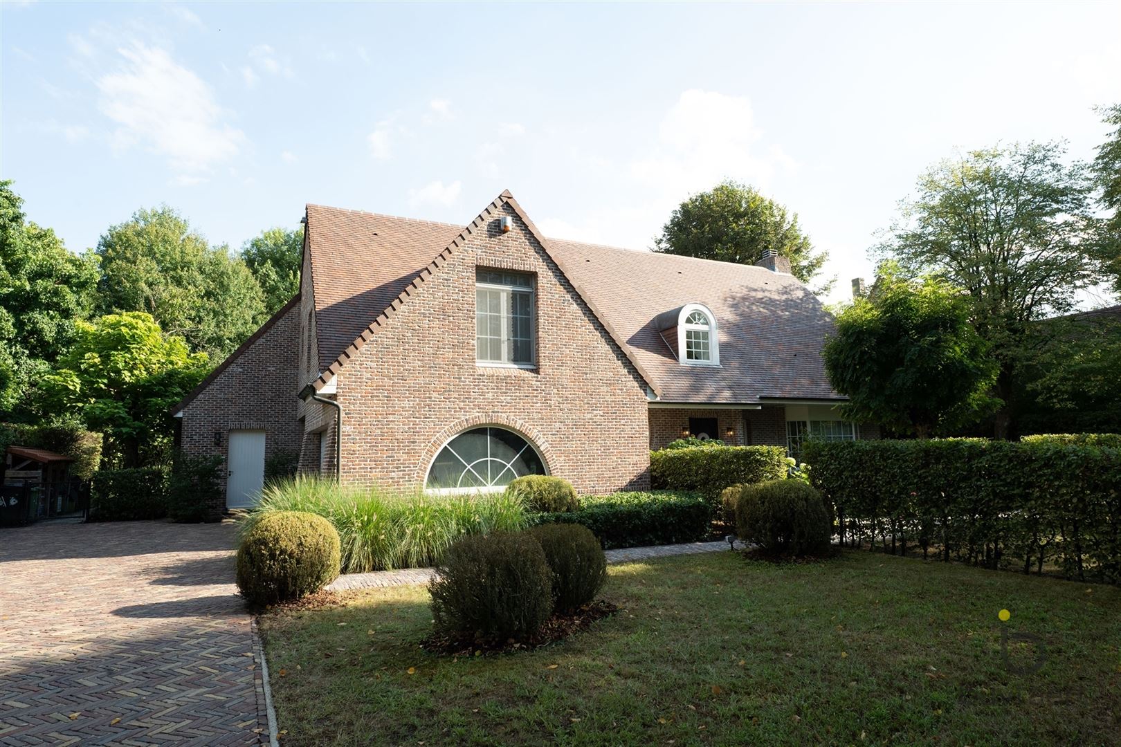 EXCLUSIEF: stijlvolle villa met een tijdloze inrichting op een toplocatie te Schilde! foto 2