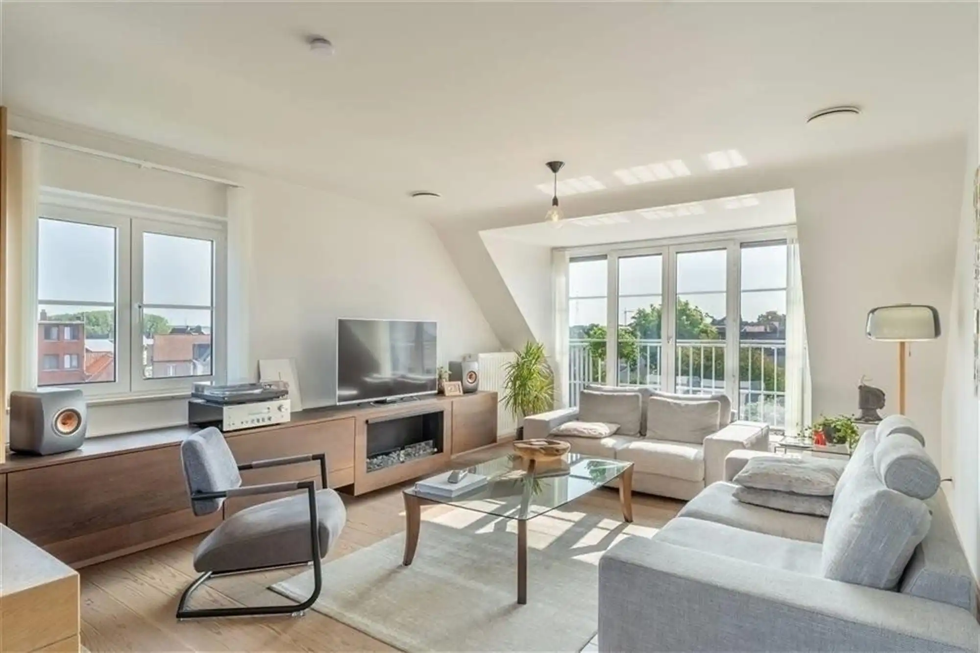 Zeer ruim appartement met 3 slaapkamers op toplocatie foto 2
