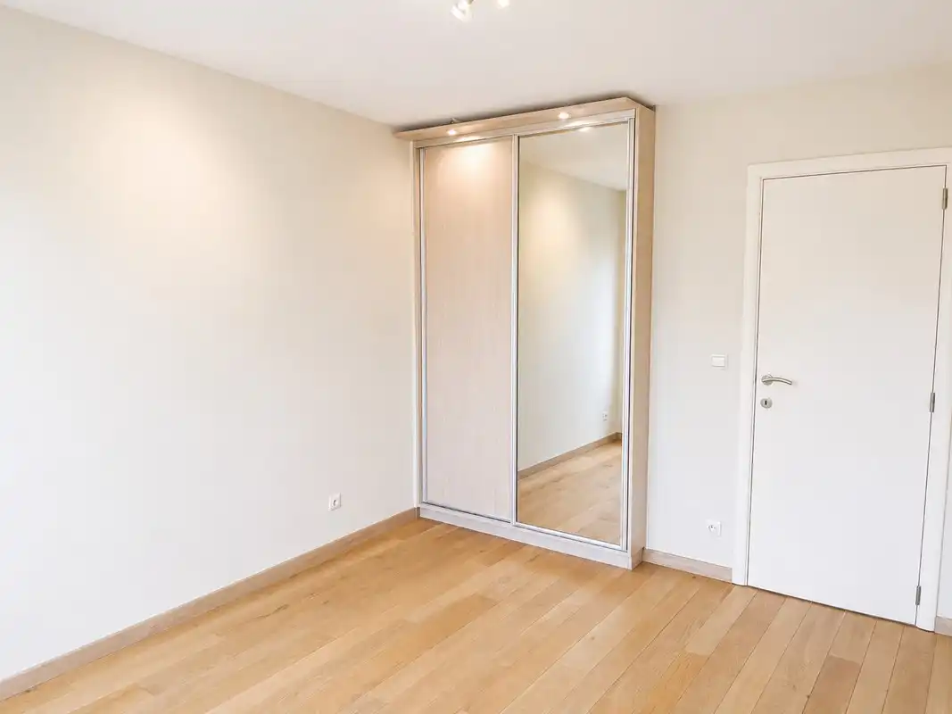Instapklaar appartement + staanplaats, nabij Markt foto 6