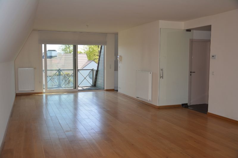 lichtrijk appartement te huur + garage op wandelafstand van centrum Waregem foto 2