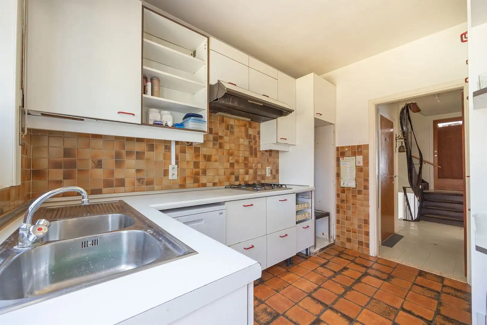 Ruime te renoveren woning met tuin in dorpscentrum foto 12