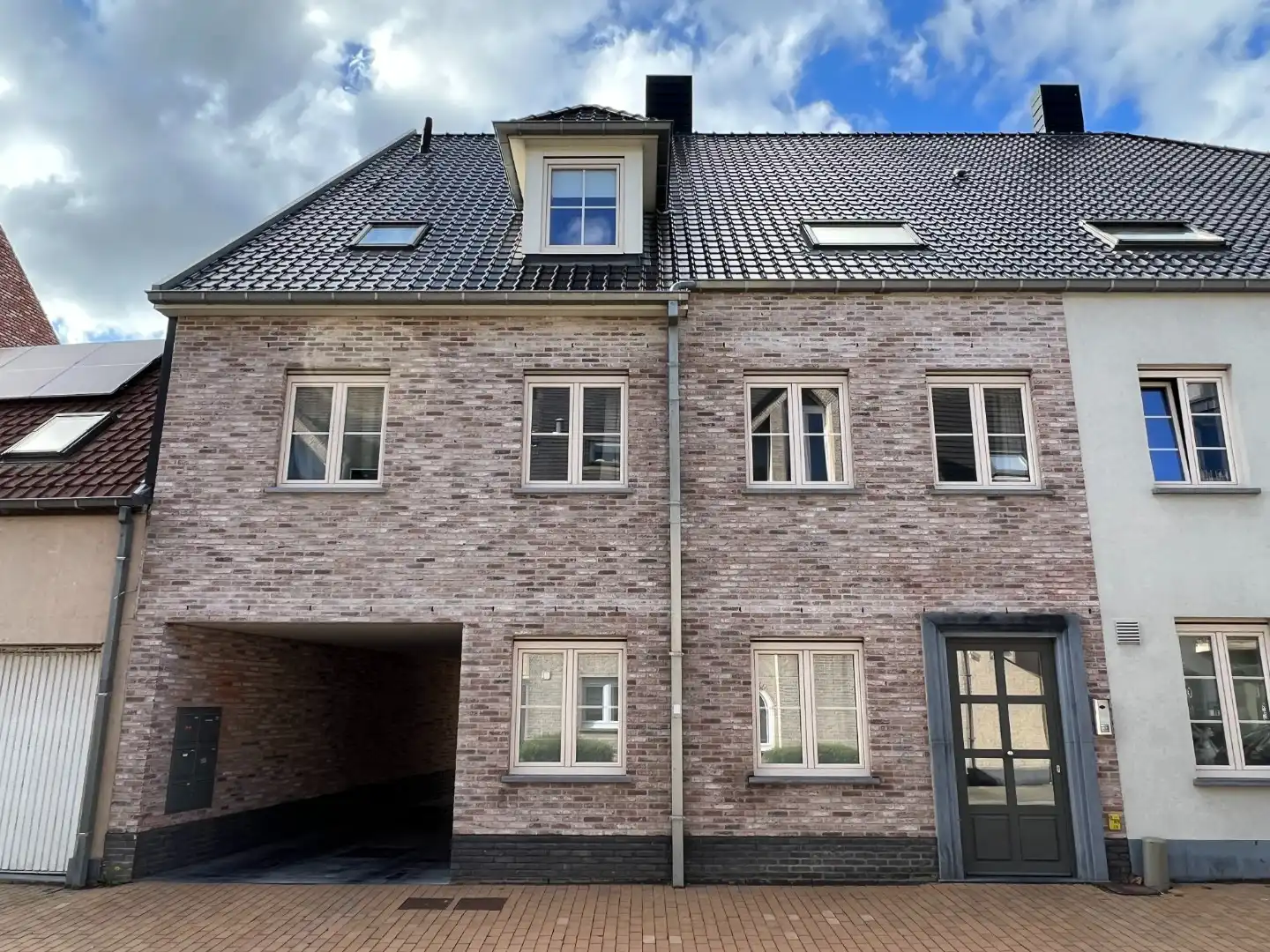Recent 1-slaapkamer appartement met garage te Merendreedorp foto {{pictureIndex}}