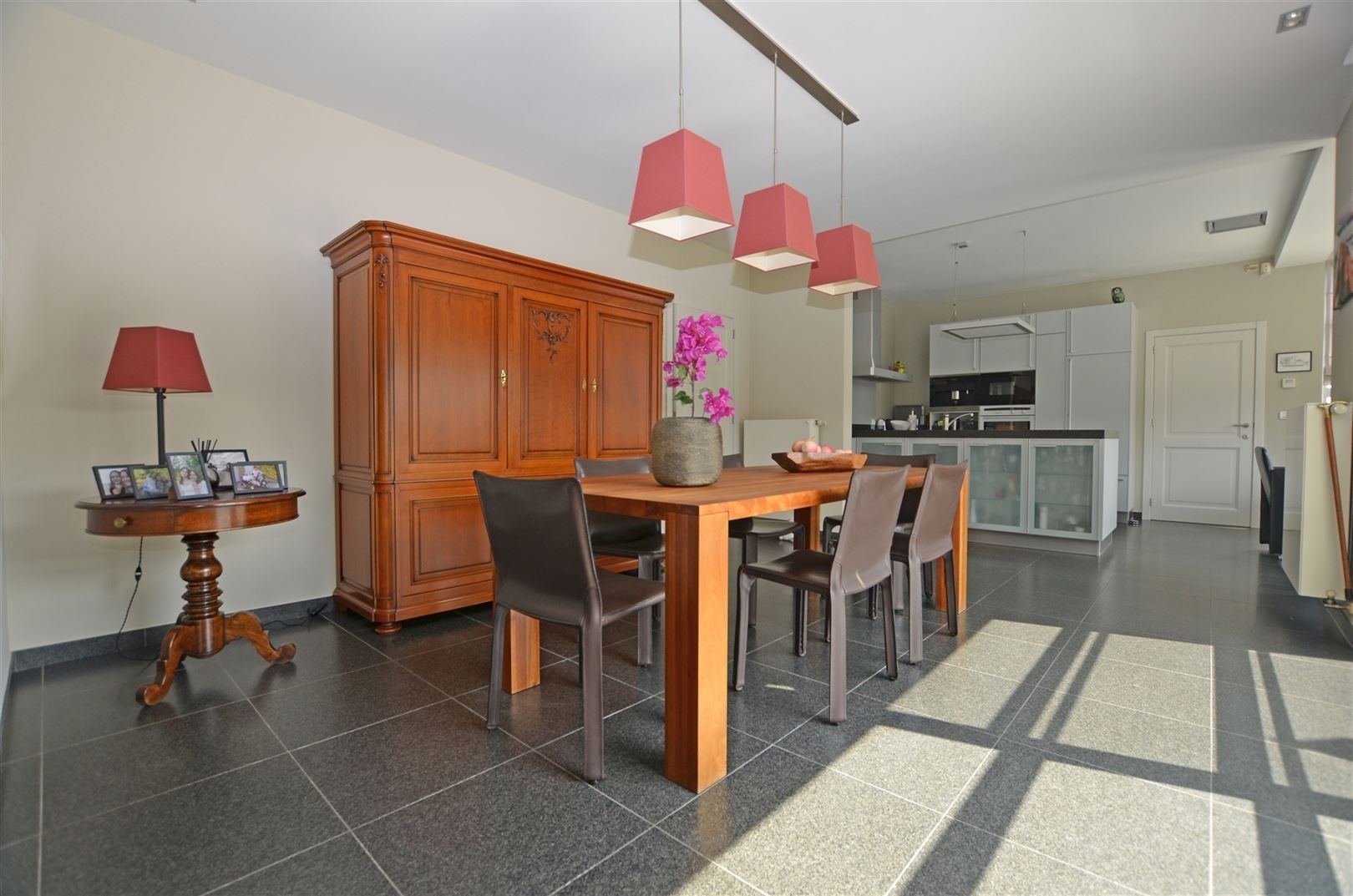 Goed onderhouden villa nabij het centrum foto 6