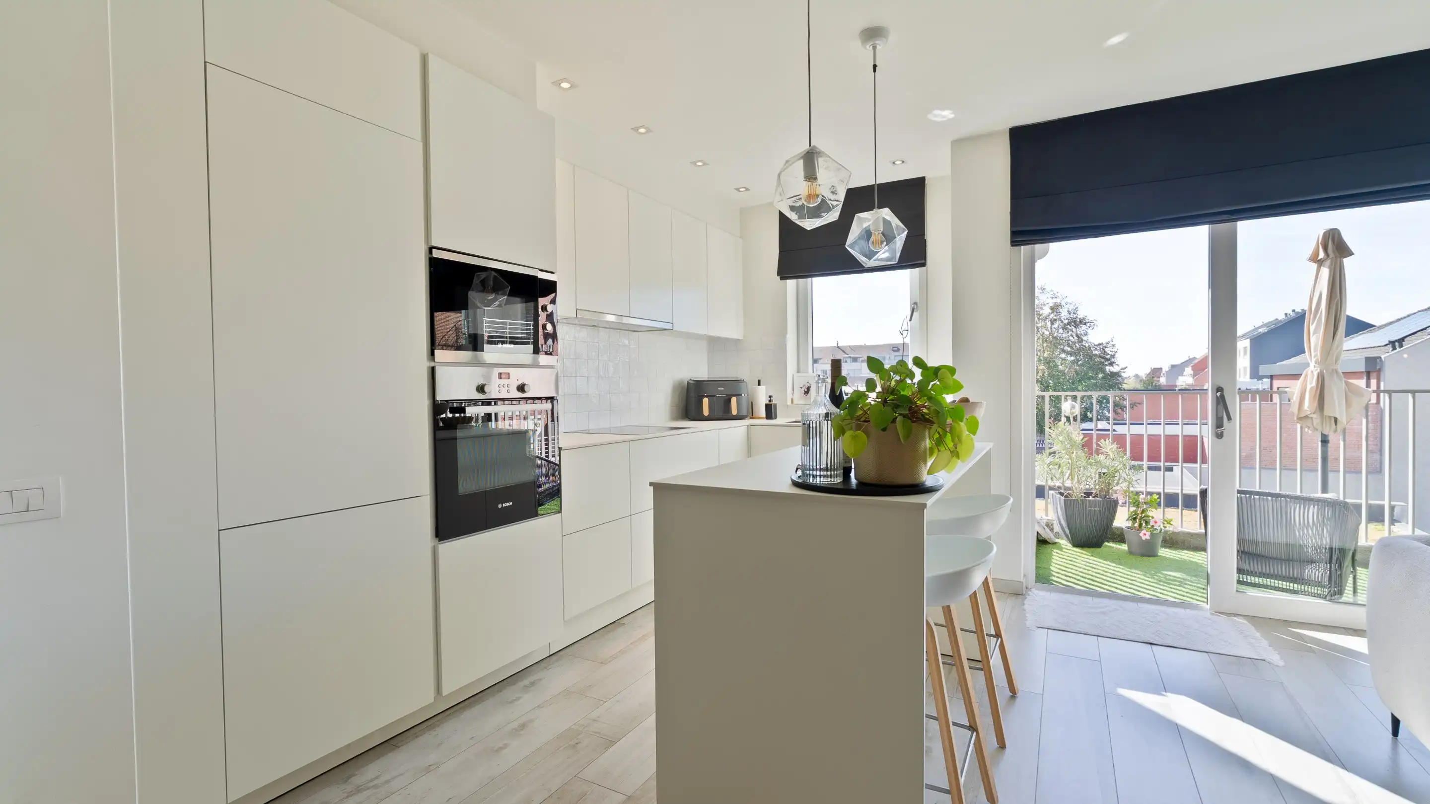 Gezellig en lichtrijk 2-slaapkamerappartement met ruim terras en garagebox foto 3