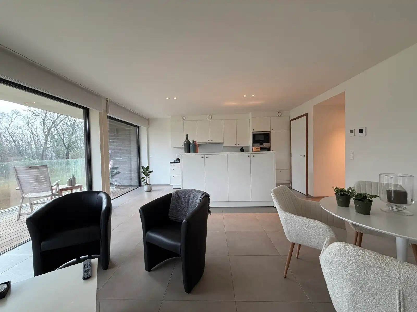 Instapklaar appartement met terras en staanplaats nabij centrum Aalst. foto 4