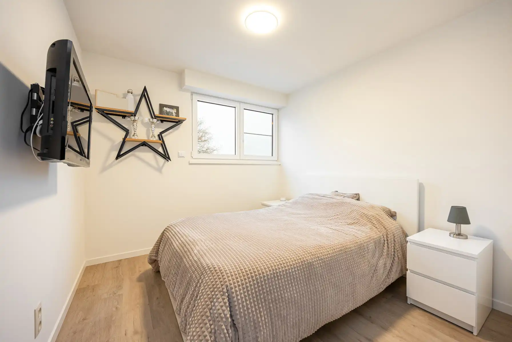 Landelijk gelegen woning met 4 slaapkamers, polyvalente werkruimte en binnenzwembad.  foto 16