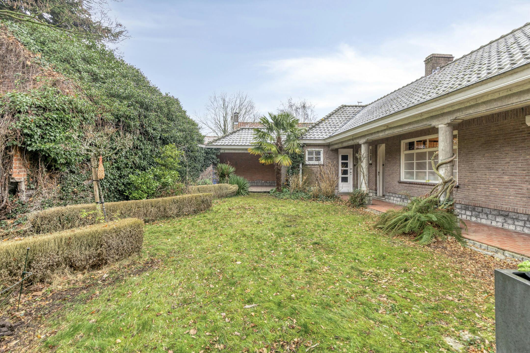 Riante villa met praktijkruimte foto 18