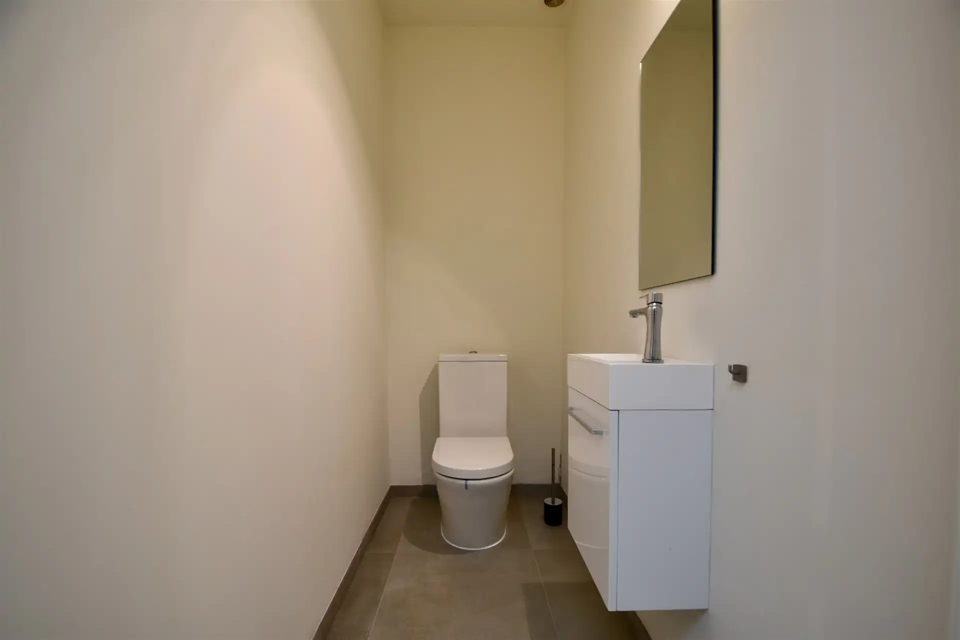 Gerenoveerd gelijkvloers appartement met ruim terras foto 3