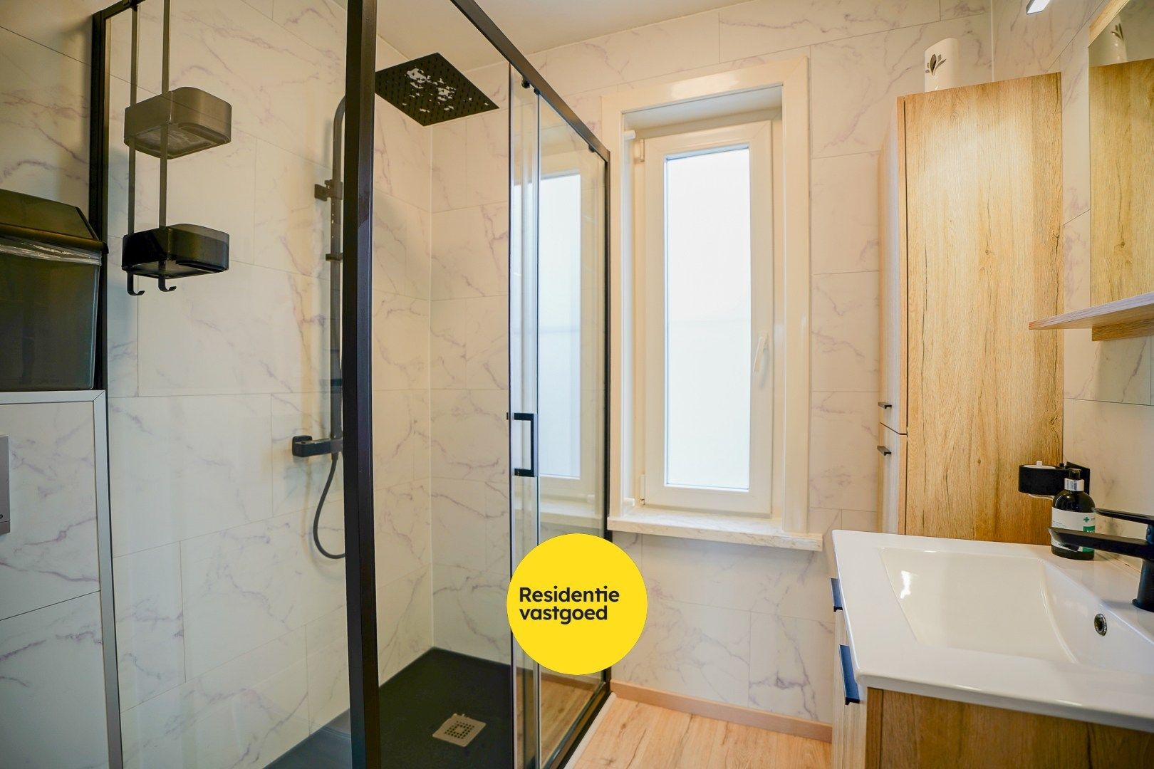 Instapklare, energiezuinige gezinswoning met 4 slpks in Sint-Pieters foto 12