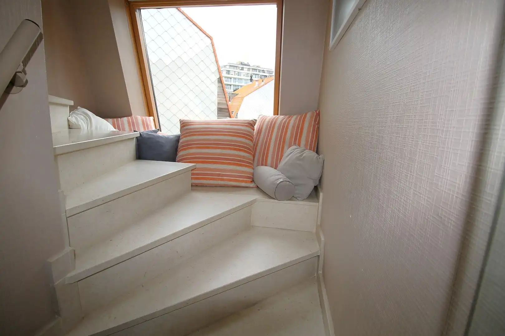 Zeer ruim en recent duplex appartement in het hart van Wenduine (137 m² – EPC: C – bouwjaar 2005) foto 9