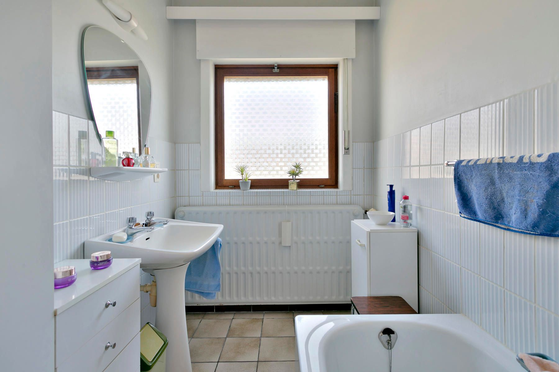 Bungalow met 2 garages, tuin en 3 slaapkamers! foto 17