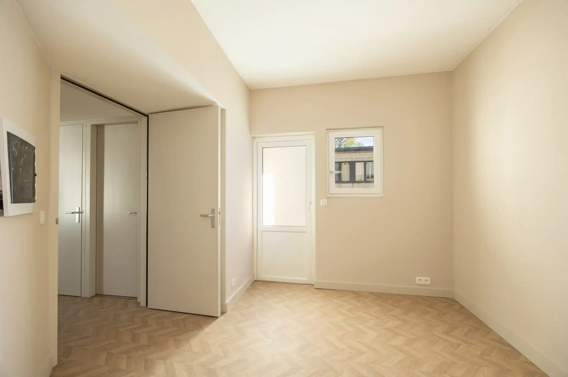 Kwalitatief gerenoveerd appartement op gegeerde locatie! foto 5