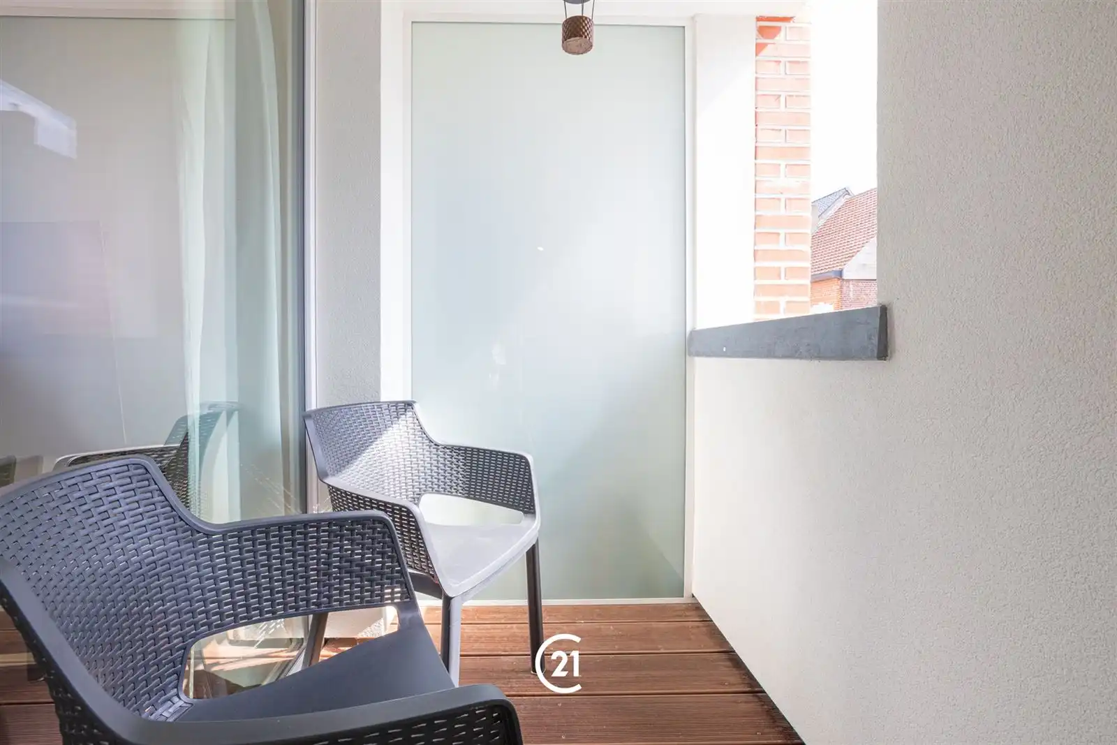 Modern 1-slaapkamerappartement met terras en parkeerplaats foto 5