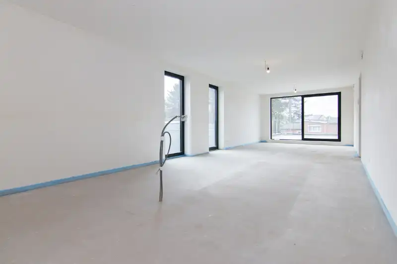 Ruim nieuwbouwappartement met 2 slaapkamers en riant terras op een goed bereikbare locatie! foto 4