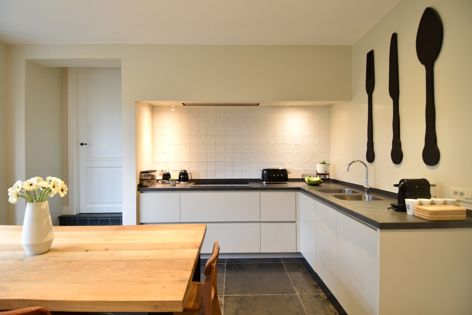 Charmante, gezinswoning in landelijke stijl met 5 slaapkamers, garage en zonnige tuin te koop in Bellegem foto 9