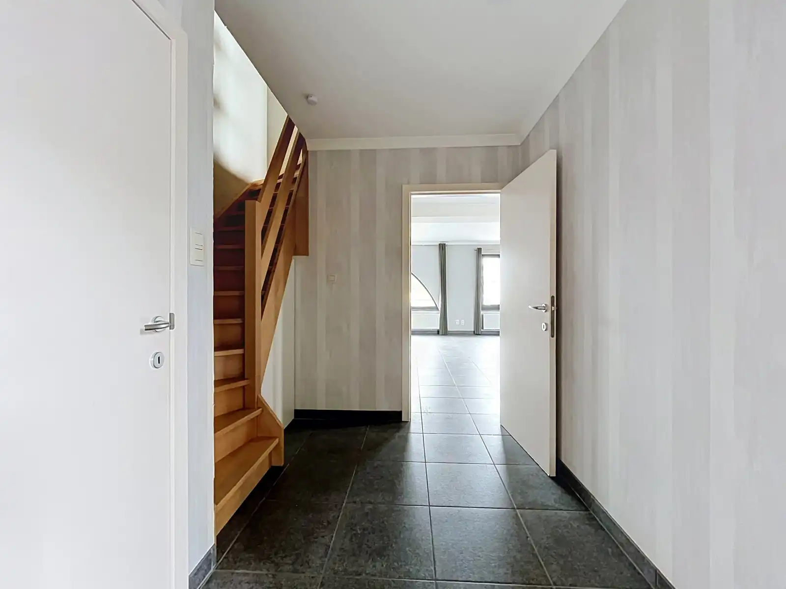Ruim duplex appartement -  €995 + €50 vaste kosten foto 3