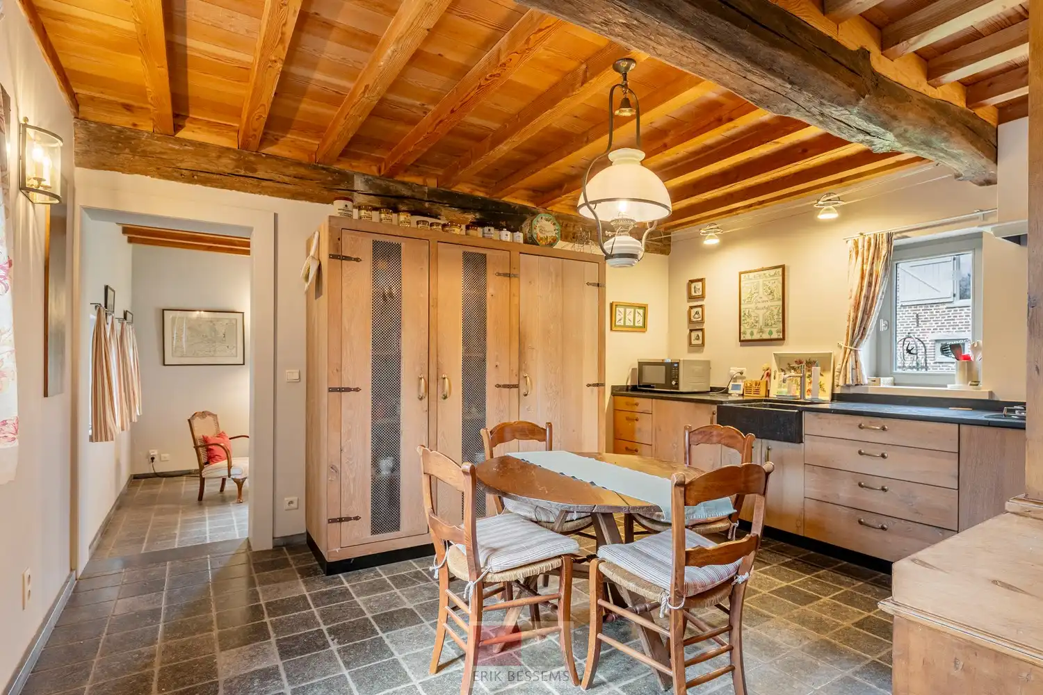 Een zeer karaktervol woonerf van maar liefst 3996 m² met bijzondere uitstraling, bestaande uit een prachtige hoofdwoning (voormalige schuur en stallen) en een charmant vakwerkhuis. foto 49