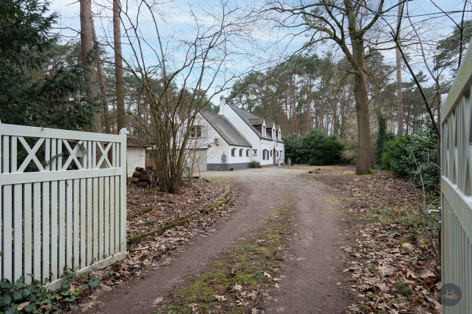 Unieke gerenoveerde villa in het groen met prachtig zwembad foto 30