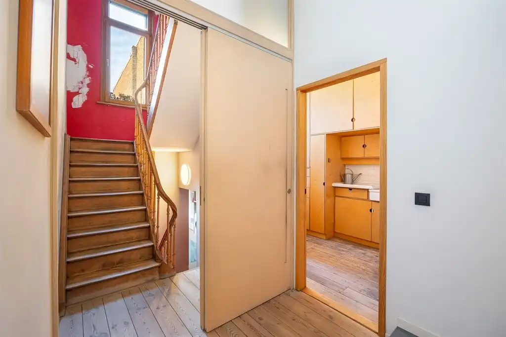 Ruime woning met dakterras en atelier foto 9