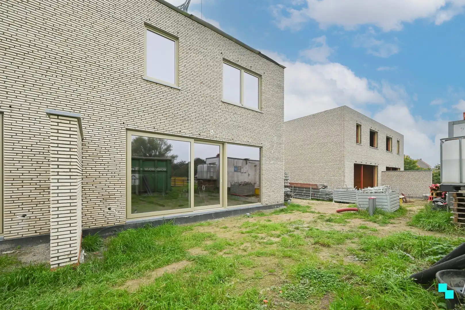 Halfopen nieuwbouwwoning met landelijke verzichten foto 16