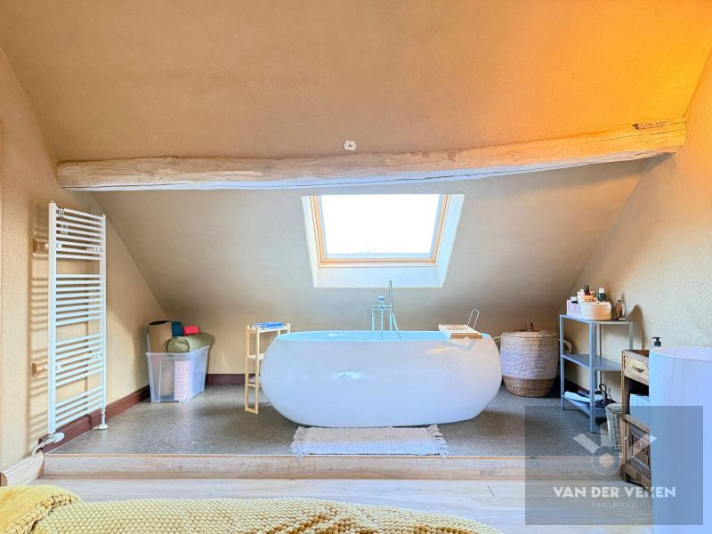 Prachtige woning met 4 slaapkamers. foto 19