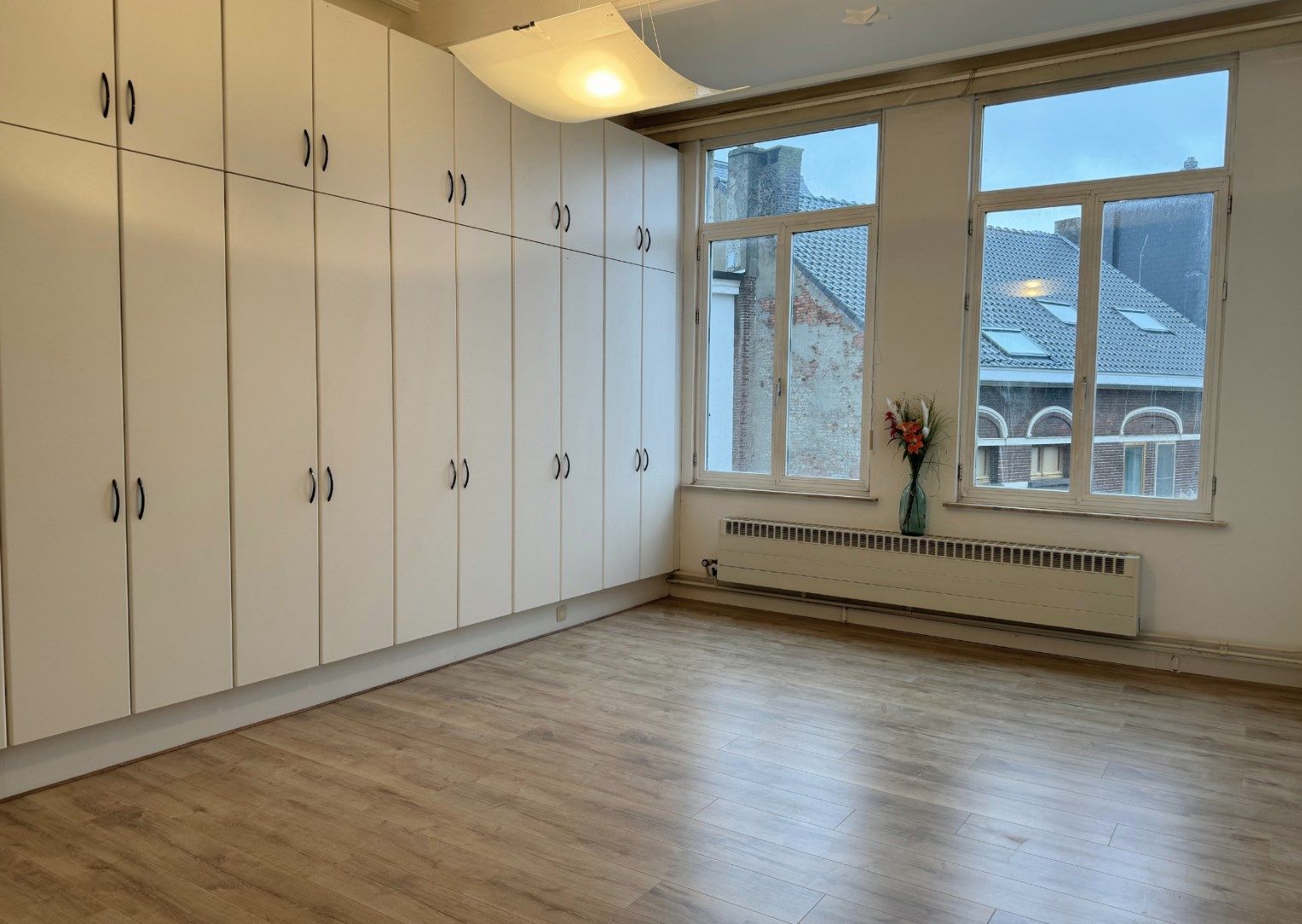 Zeer ruim lichtrijk appartement met authentieke elementen te huur in Antwerpen. foto 16