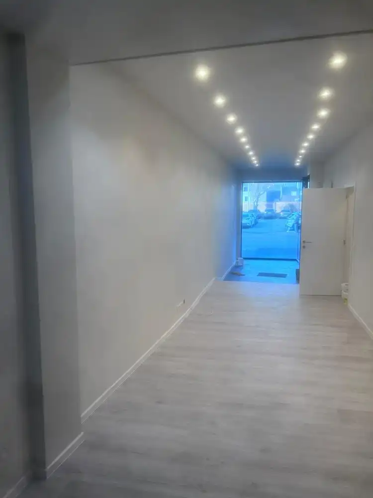 Nieuwbouw handelsgelijkvloers / kantoor te huur in Geraardsbergen foto 3