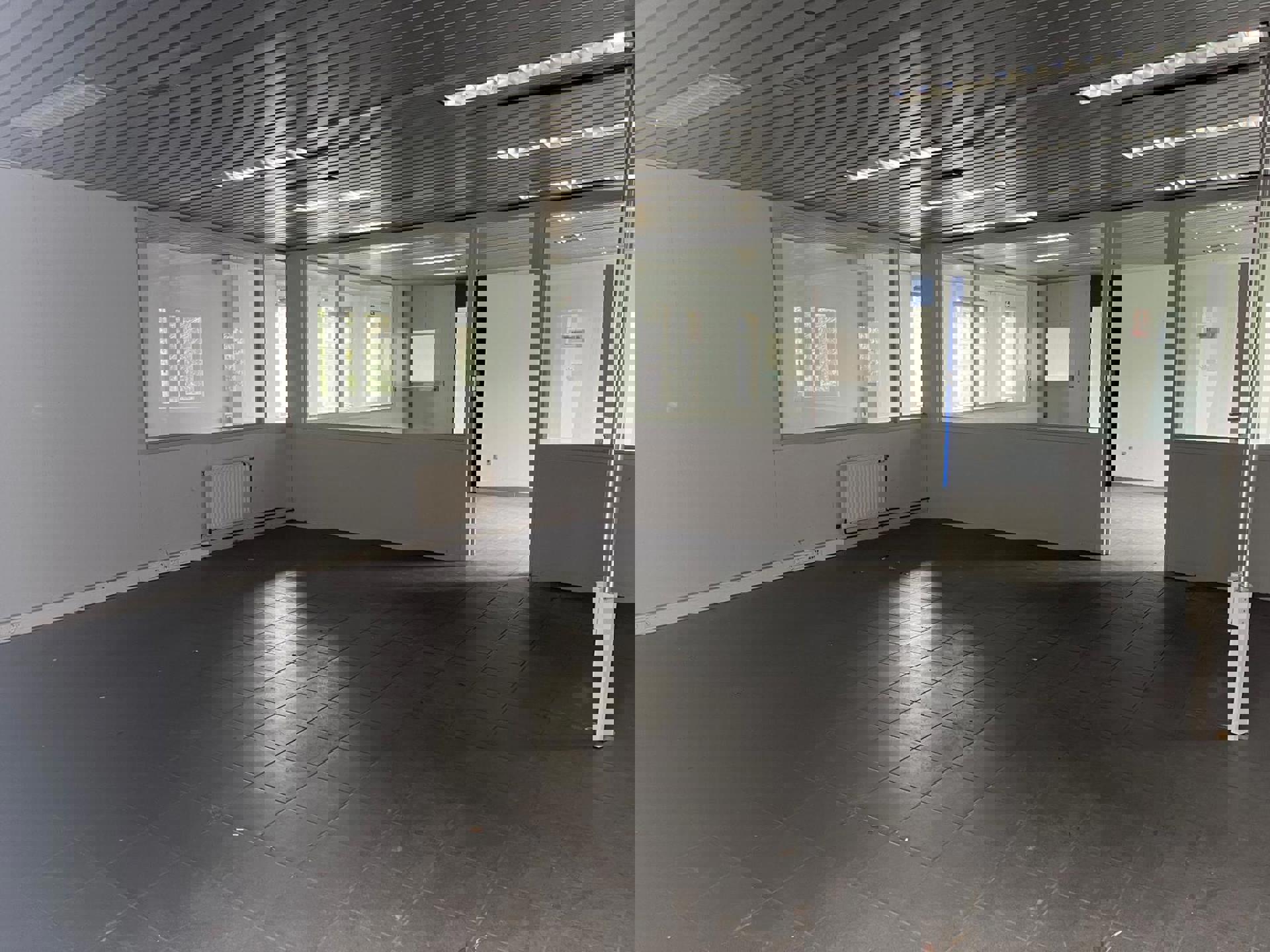 Showroom/kantoor ca. 600m² met veel lichtinval te Malle foto 4