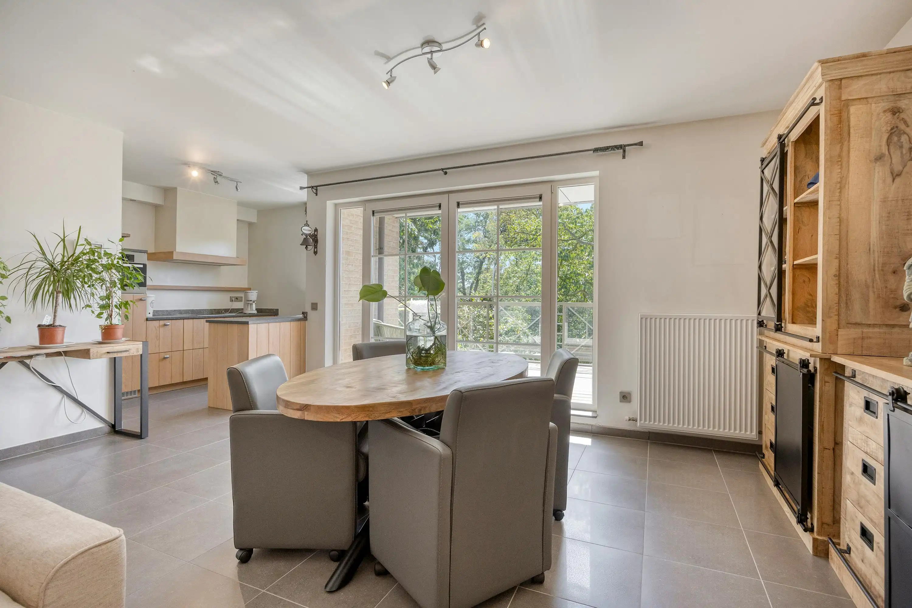 Mooi parkappartement met 2 slaapkamers, garage en 2 kelders foto 4