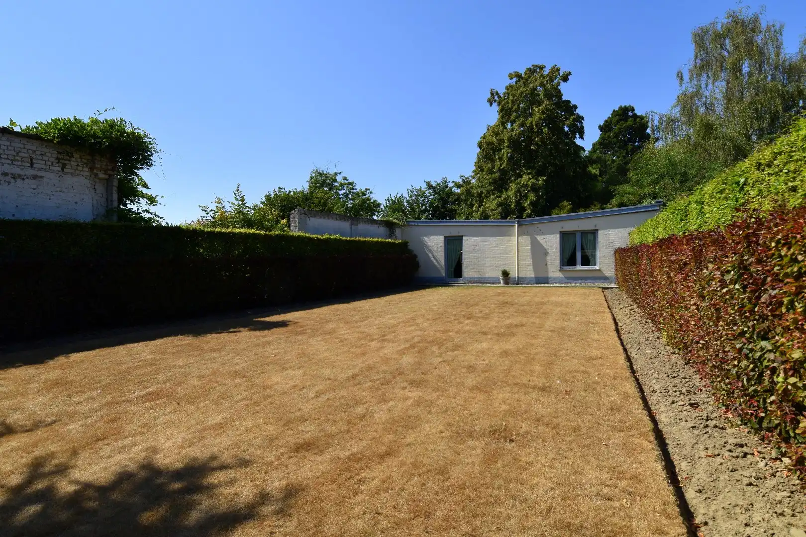 Instapklaar 2-slaapkamerappartement met garage en zonnige tuin te koop in centrum Gullegem foto 4