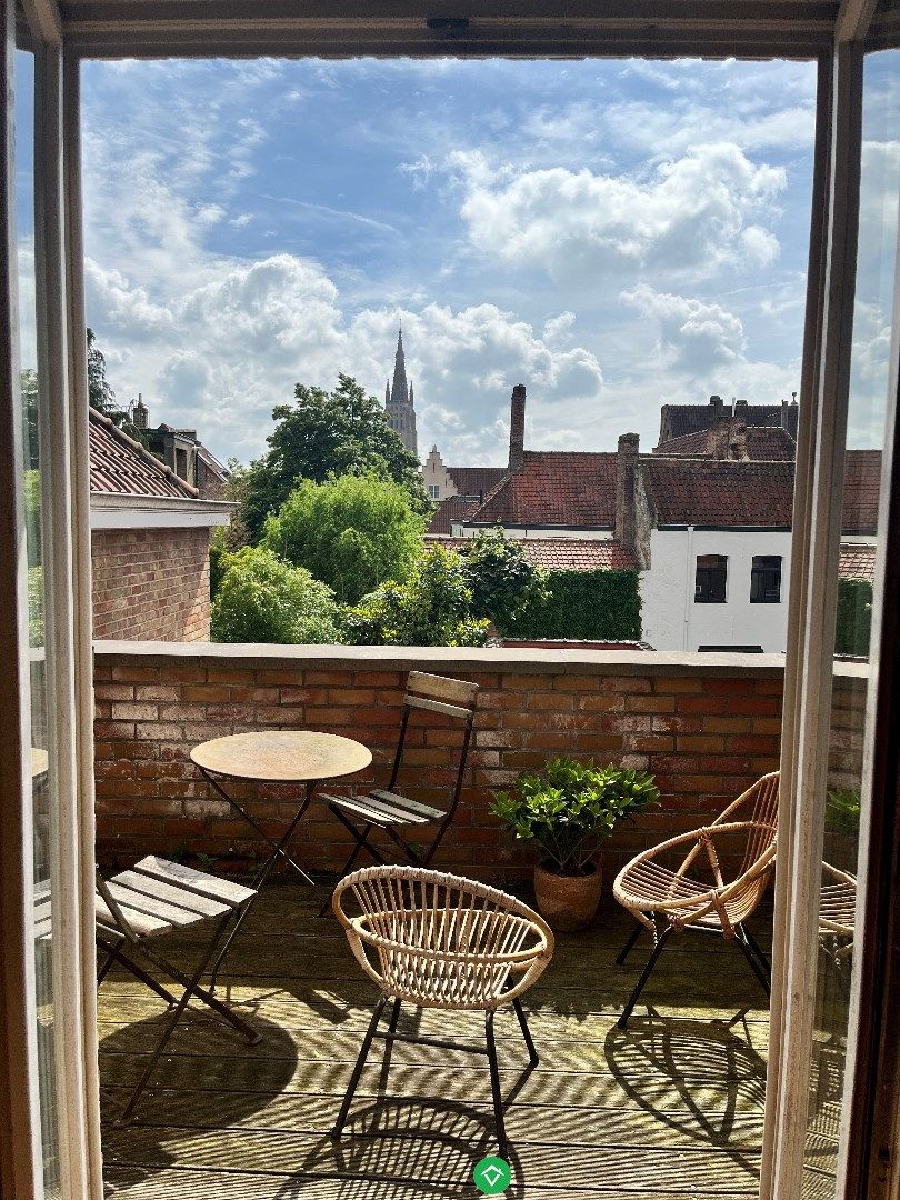 Tof en welgelegen duplex-appartement met boventerras, open zicht op OLV-kerk foto 3