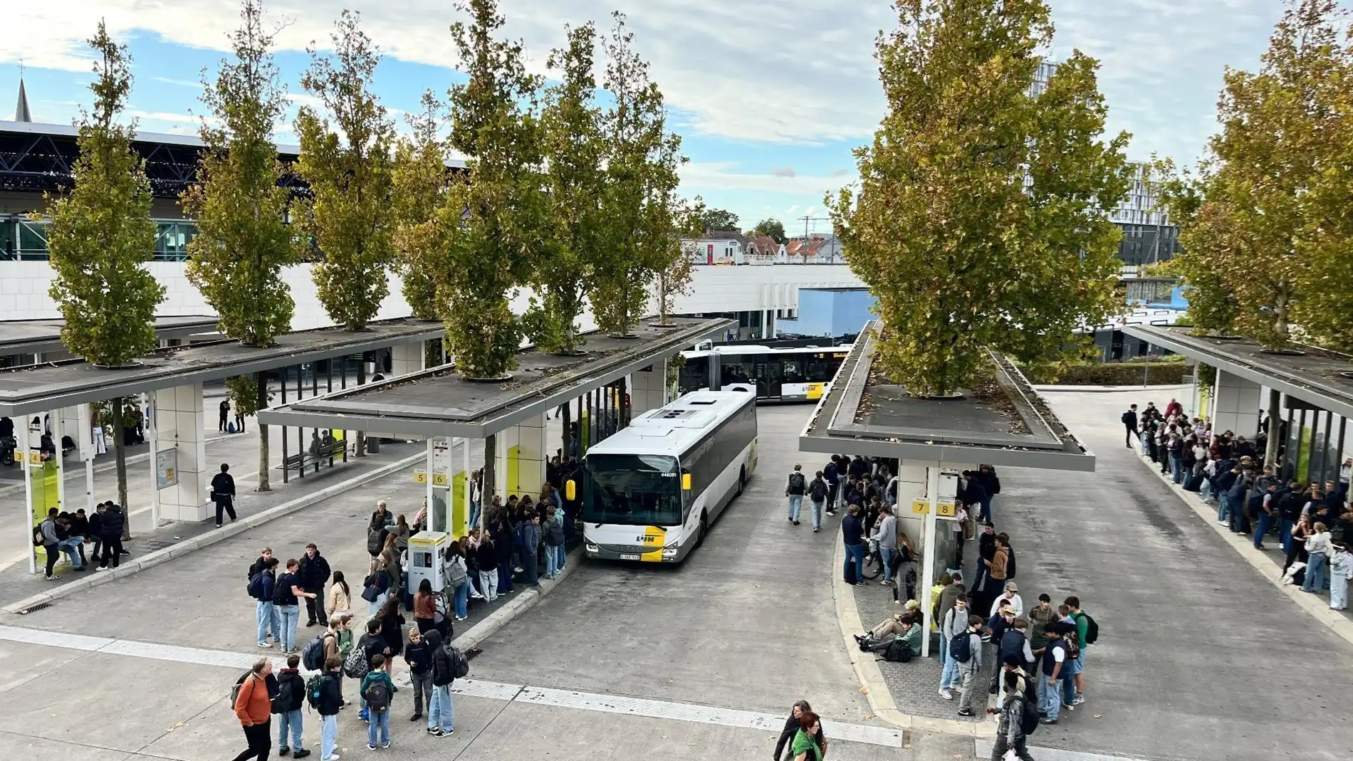 Vrije studio met open zicht op het station foto 3