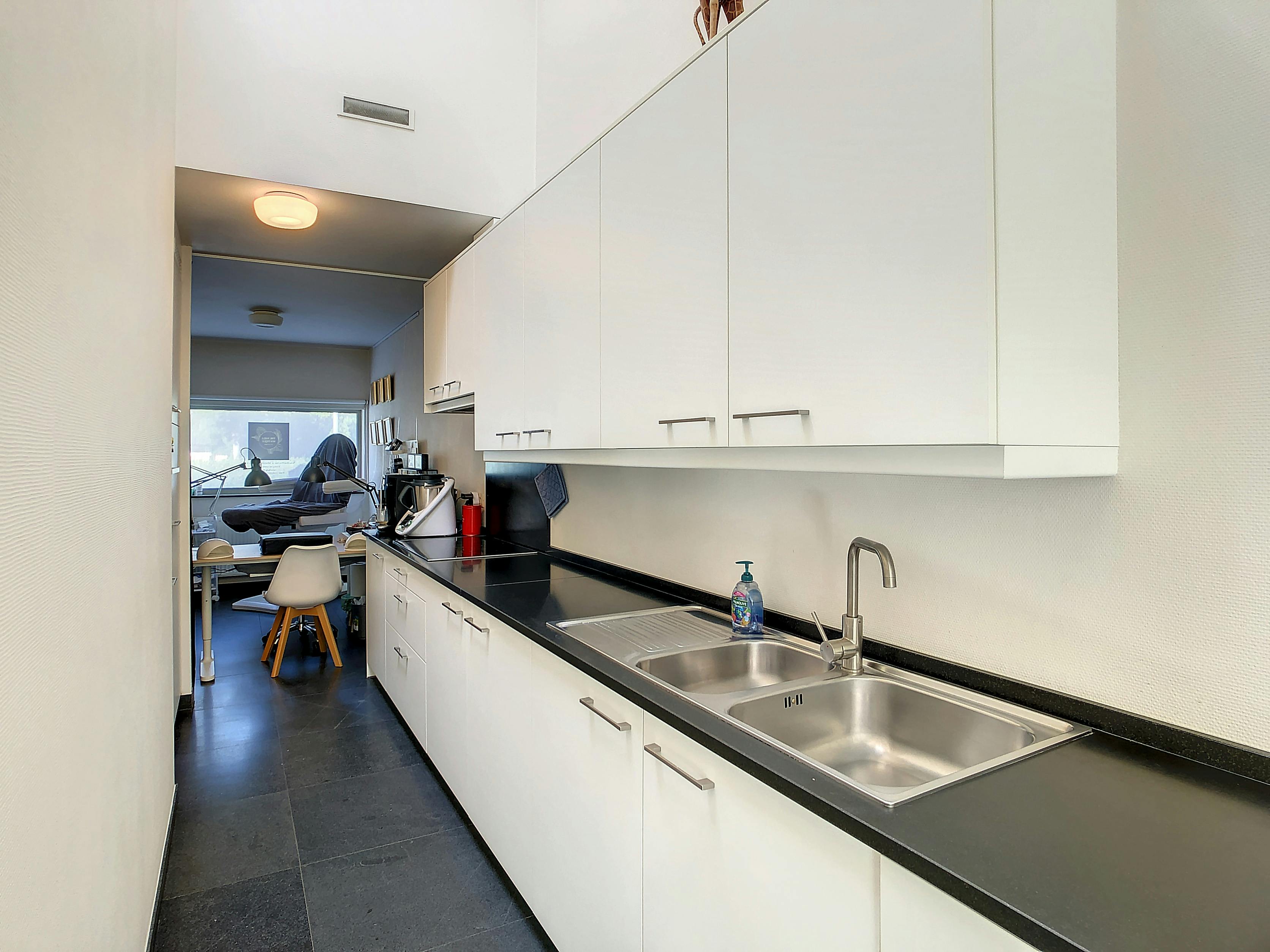 Recente woning (200m²) met 4 kamers te huur in Kortrijk foto 6