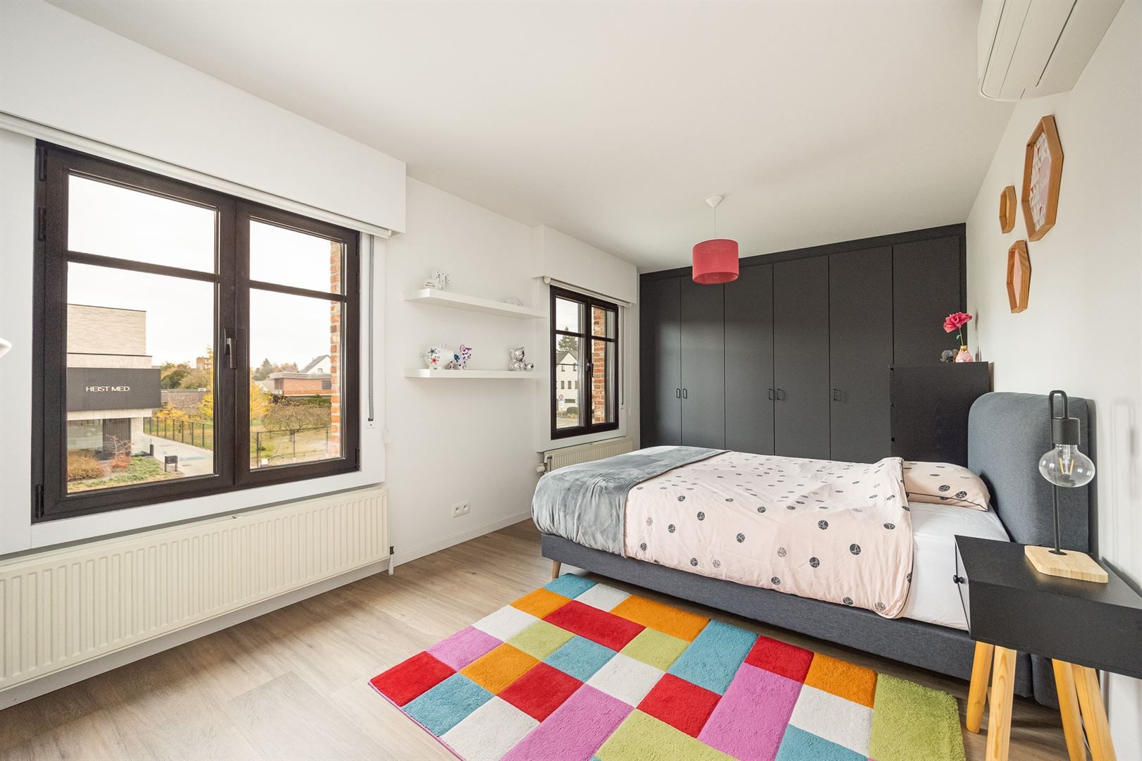 Ruime en sfeervolle OB te Heist-centrum! foto 15