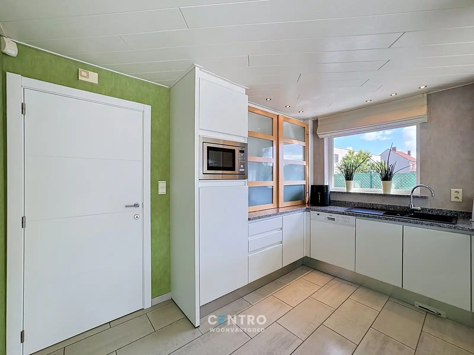 Onmiddellijk instapklare woning met 4 slpks, bureel én ZUIDger. tuin! foto 6
