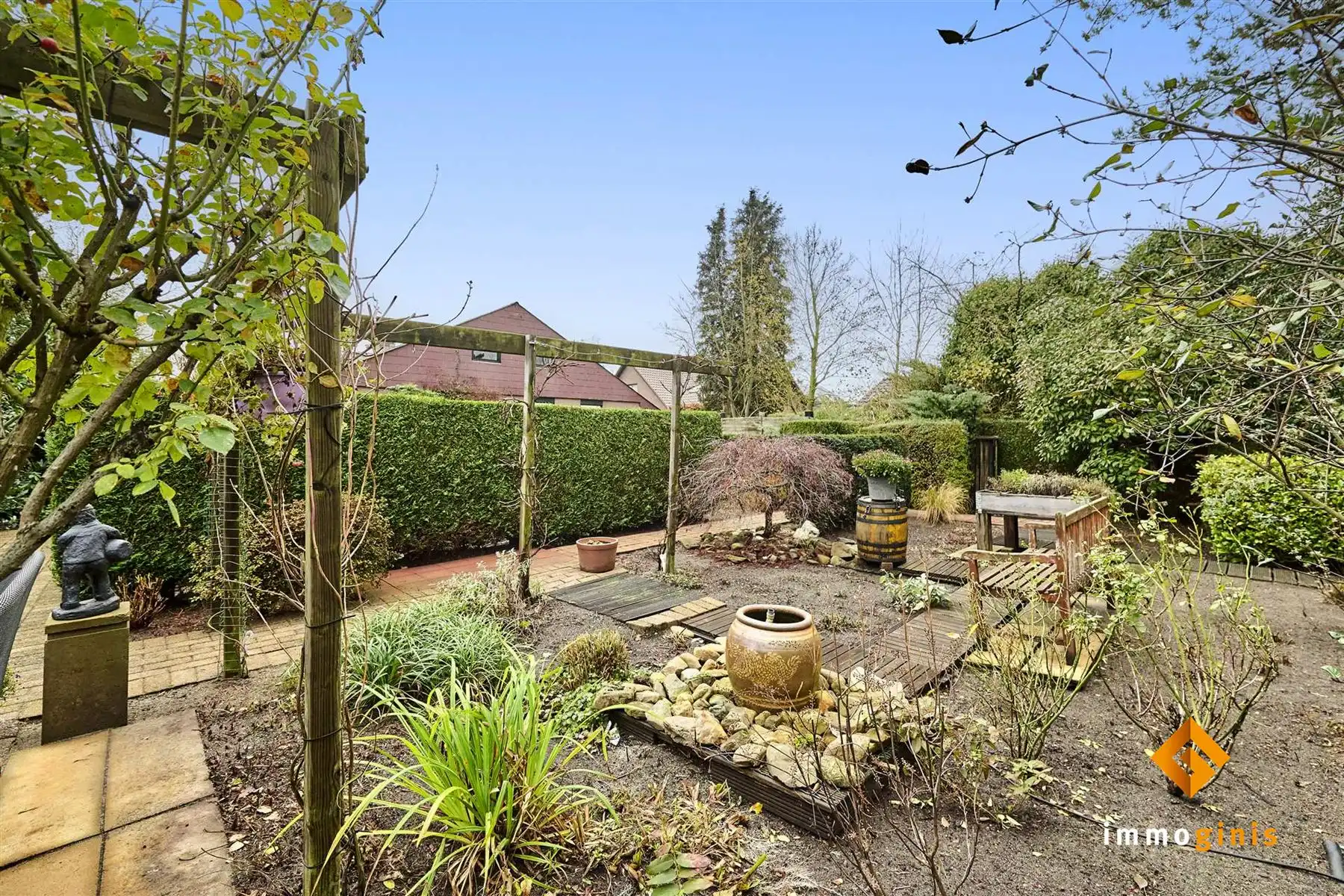 Zéér ruime woning op een mooi perceel van 17a82ca met 5 slaapkamers en uitbreidingsmogelijkheden op de eerste verdieping! foto 40