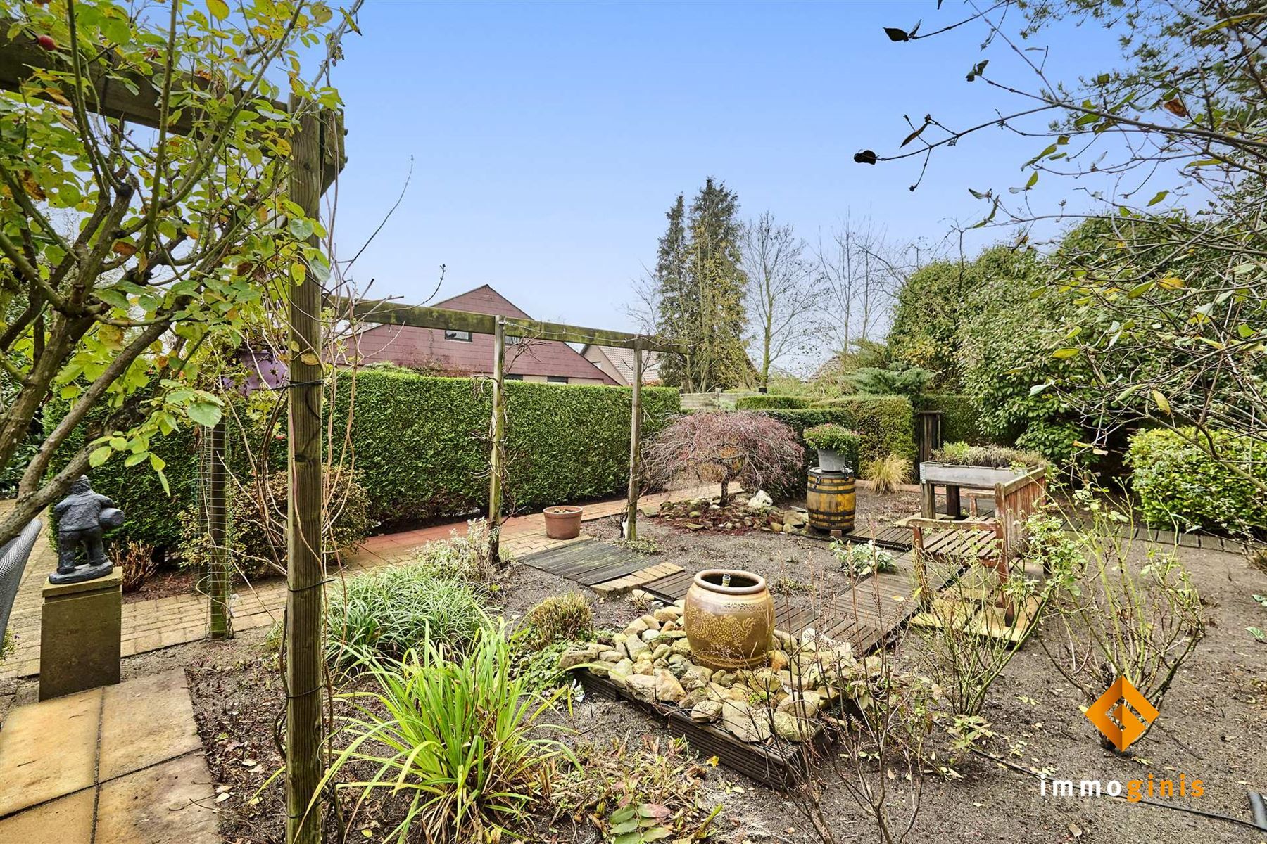 Zéér ruime woning op een mooi perceel van 17a82ca met 5 slaapkamers en uitbreidingsmogelijkheden op de eerste verdieping! foto 40