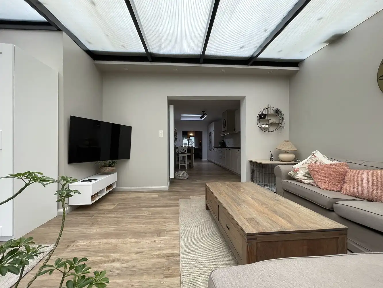 Verrassend ruime en volledig gerenoveerde woning met 3 slaapkamers en tuin foto 8