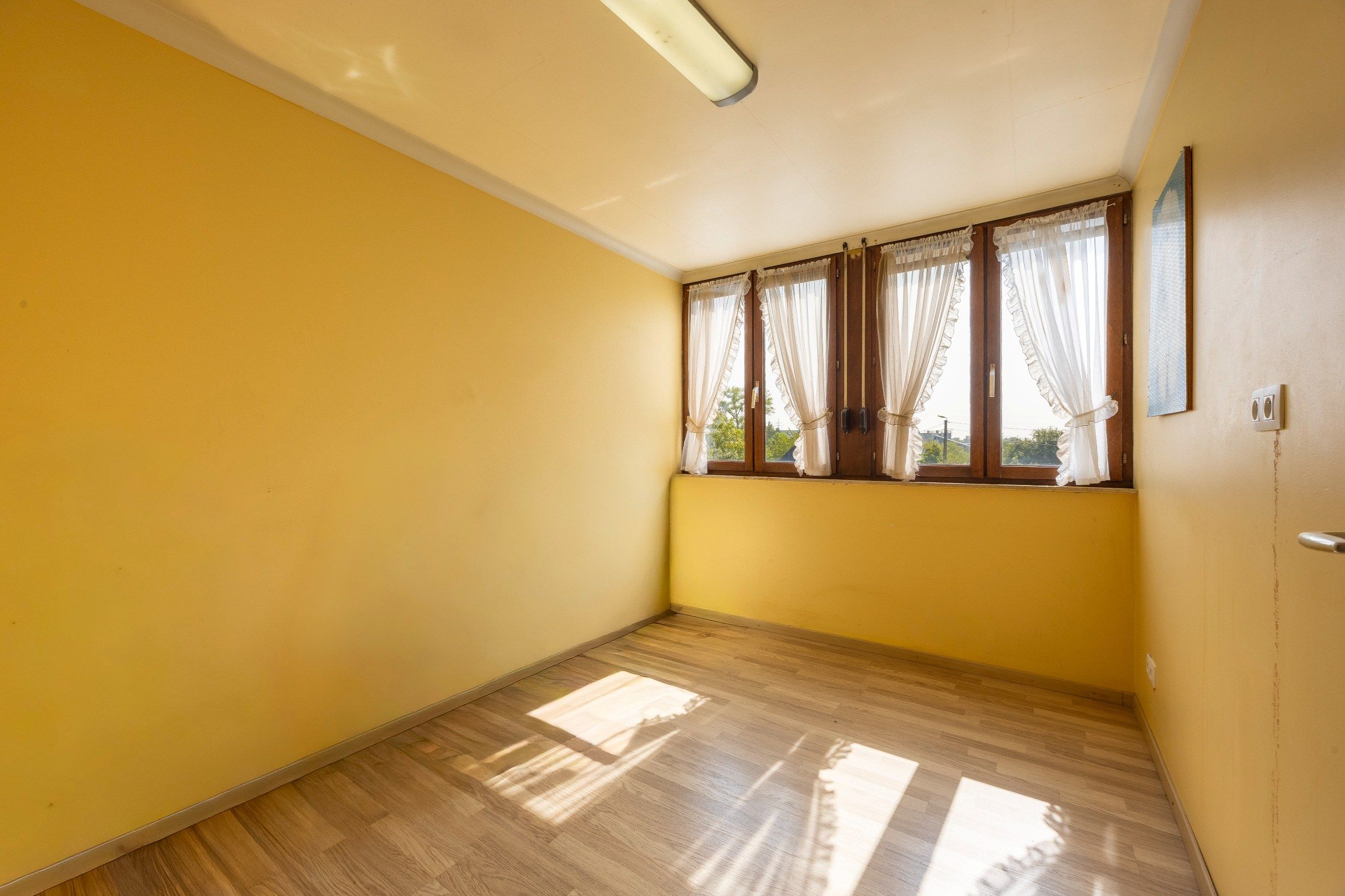 HALFOPEN WONING MET TUIN EN GARAGE foto 9