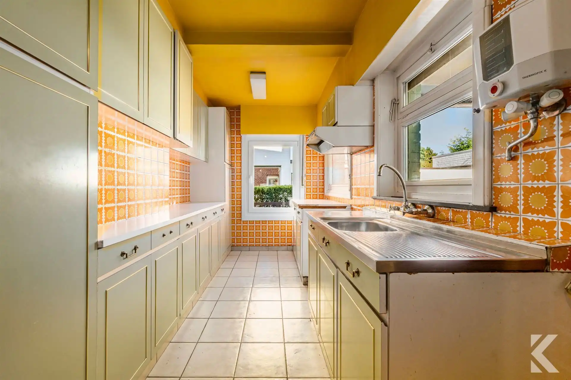 Ruime gezinswoning op 553 m² met garage en open zicht foto 13
