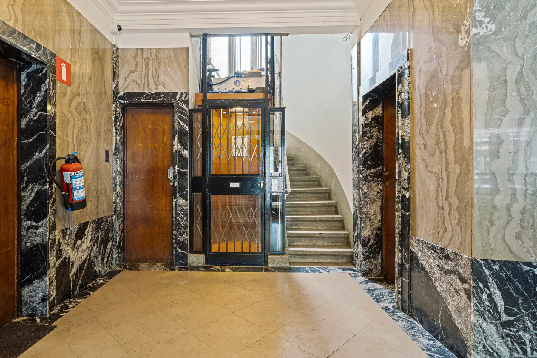 Stijlvol appartement met 1 slaapkamer in de Europese wijk foto 20