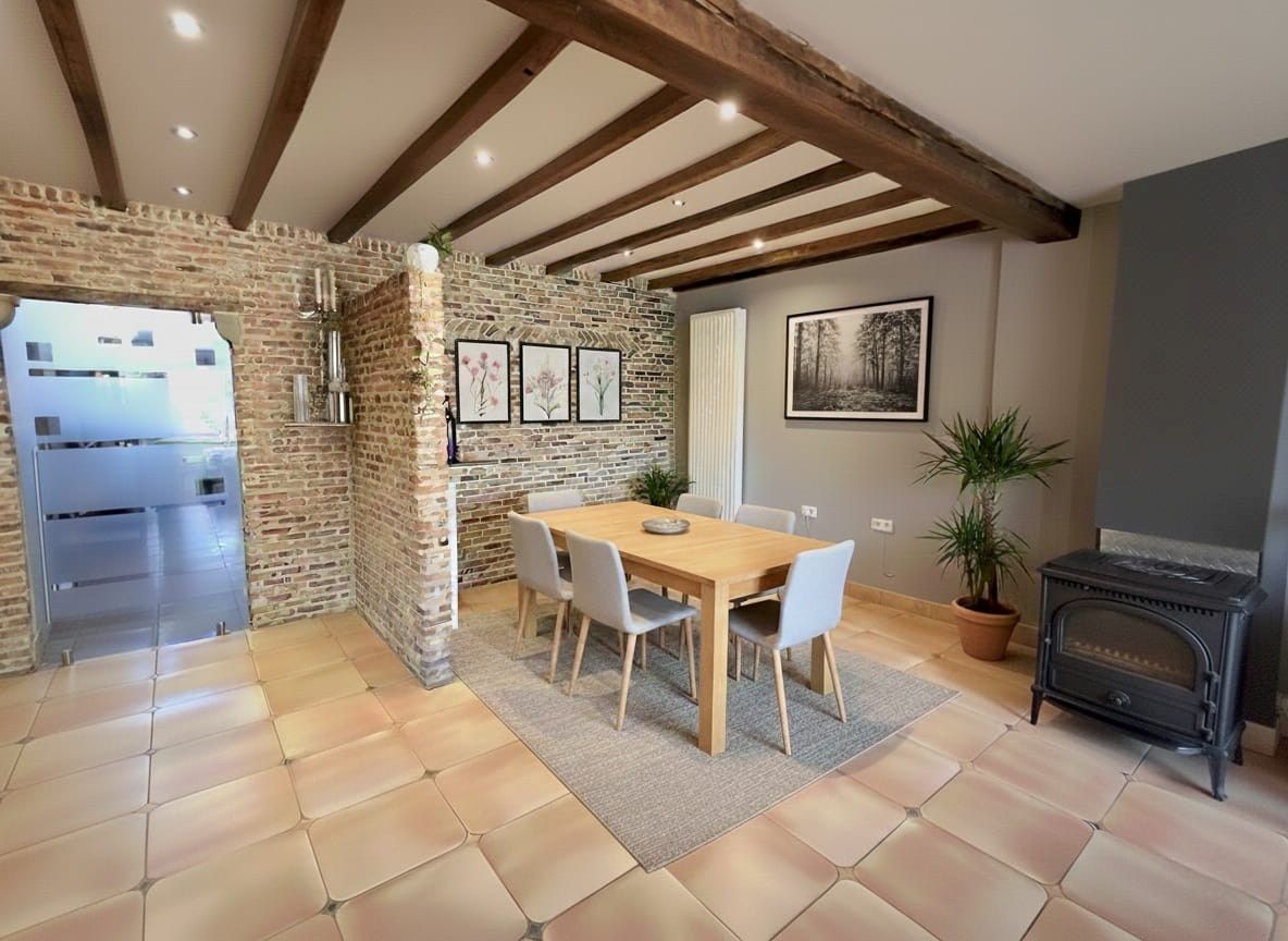 RUIME, GEZELLIGE WONING MET 4 SLAAPKAMERS EN TUIN foto 3