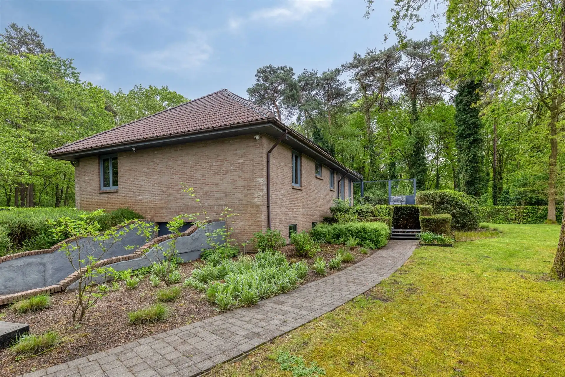 Charmante villa van 424 m² met 4 slpks, royale garage en tuin! foto 34