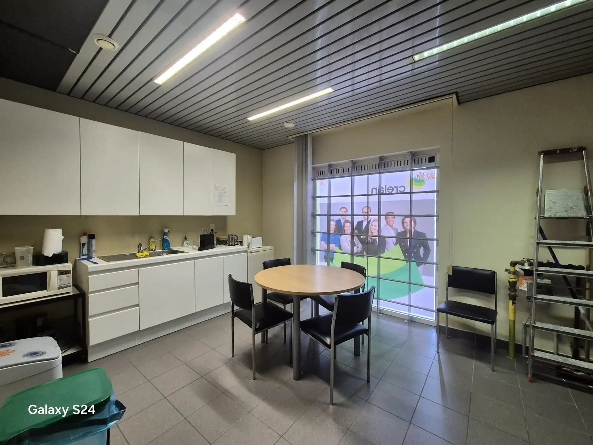 Ruim handelspand te huur – voormalig bankkantoor.  foto 11