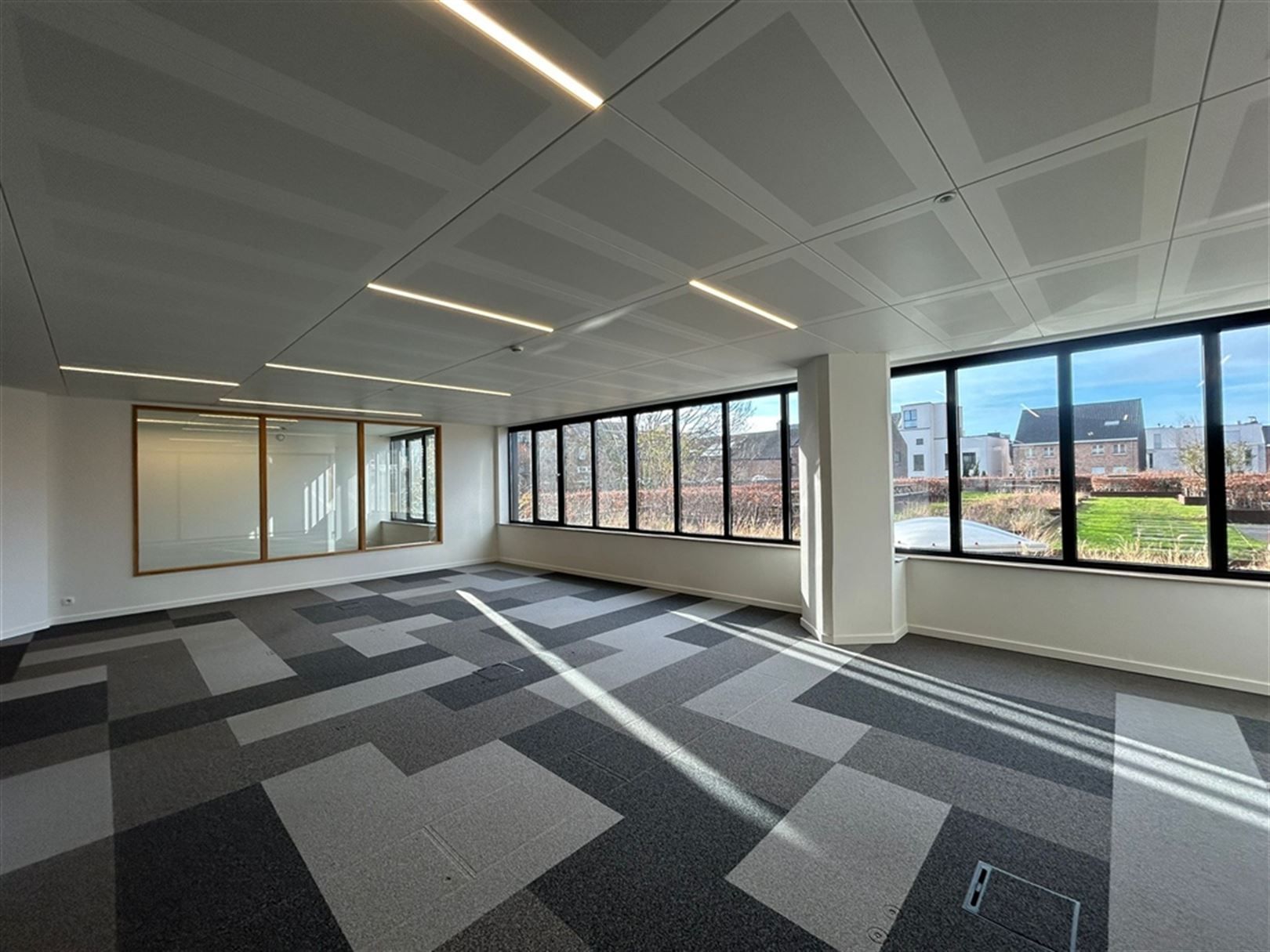 Volledig rerenoveerde kantoren te huur vanaf 150 m² foto 29