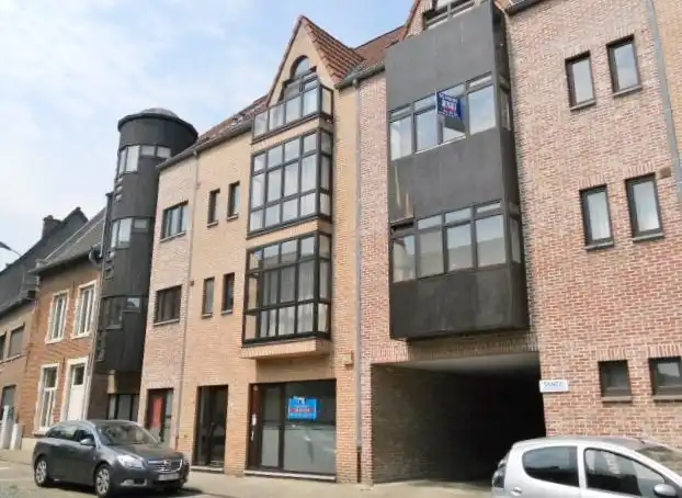 APPARTEMENT TE HUUR MET 1/2 SLPK IN VOLLE CENTRUM DIEST foto {{pictureIndex}}