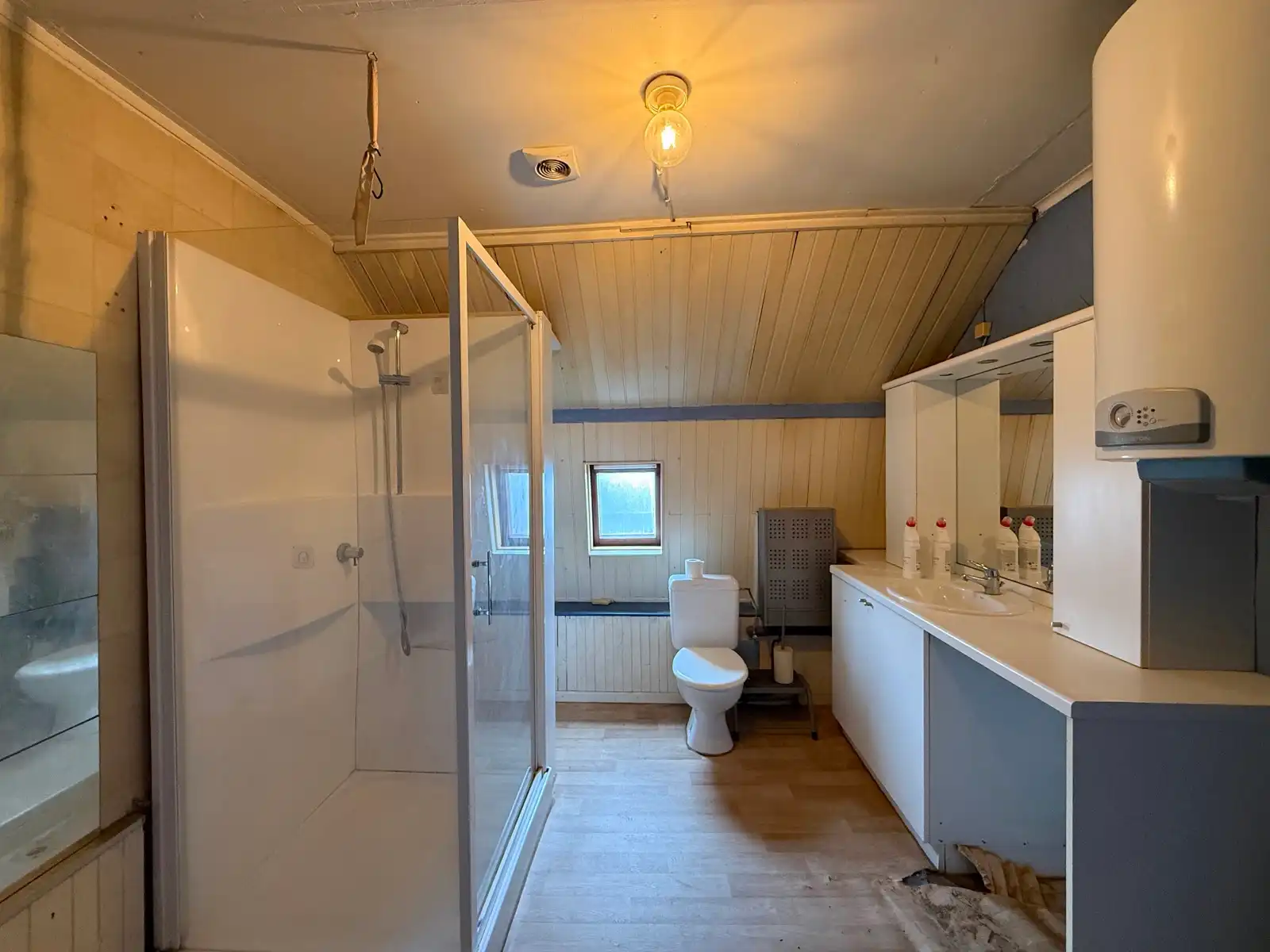 Te renoveren woning met 3 slaapkamers, garage en tuin foto 14